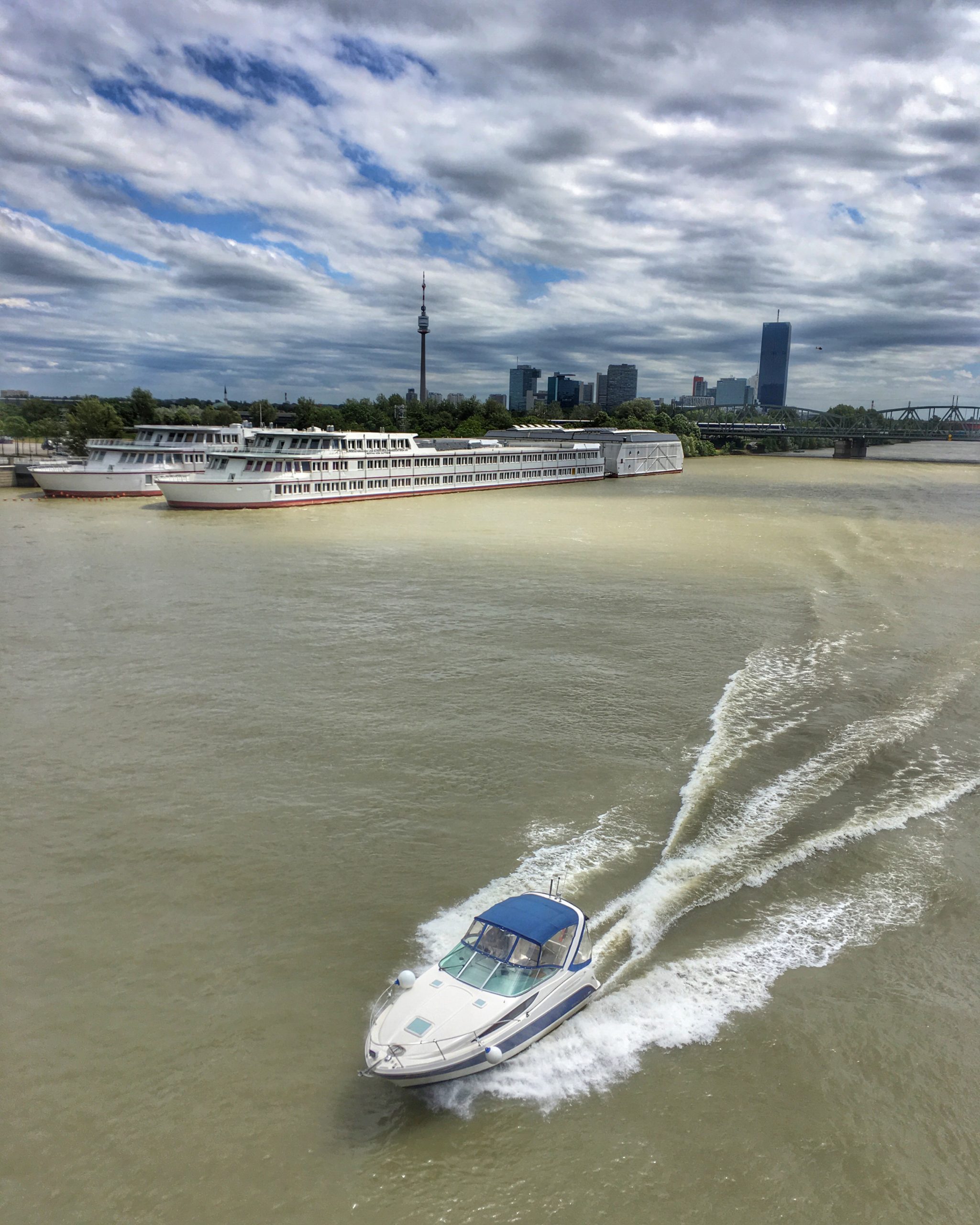 Schiffe auf der Donau